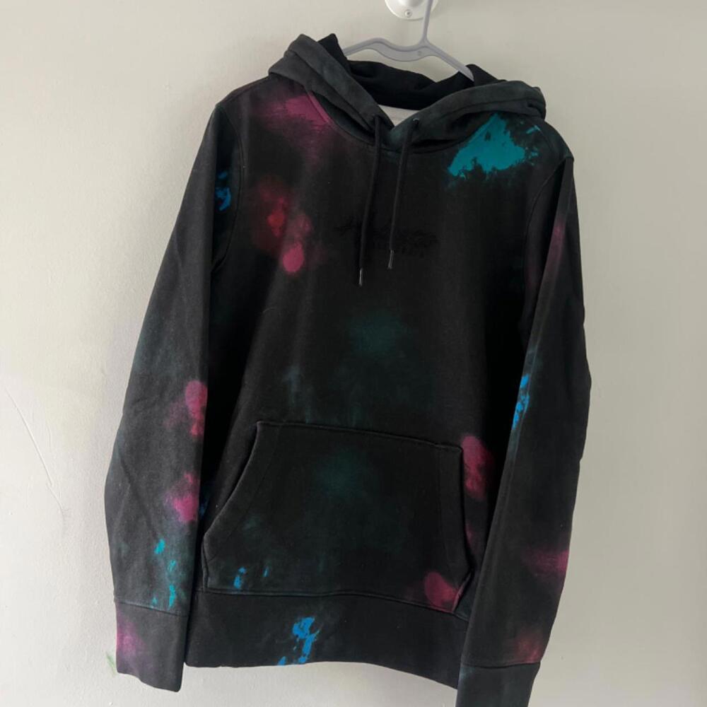 Hollister Must-Have Men’s Graphic Soft Fleece Hoodie – Size Small